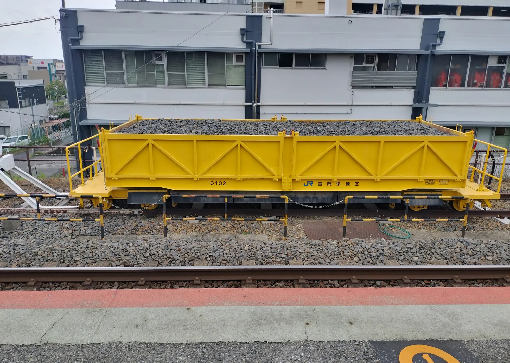 黄色い鉄道作業車両